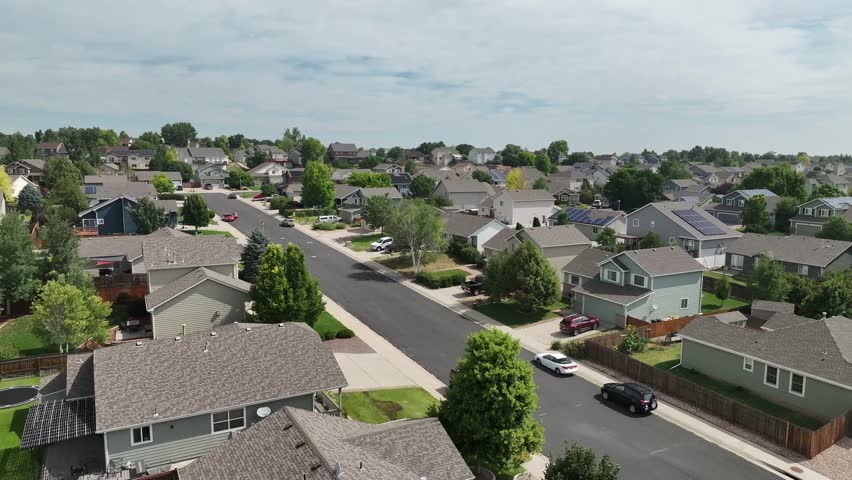Peaceful, clean and traditional neighborhood for middle class Colorado families in Greeley Weld County 2025, Neatly kept and tidy lawns.