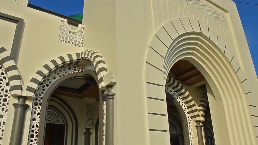 Walkthrough of Ornamental Mosque Archway with Islamic Geometric Design