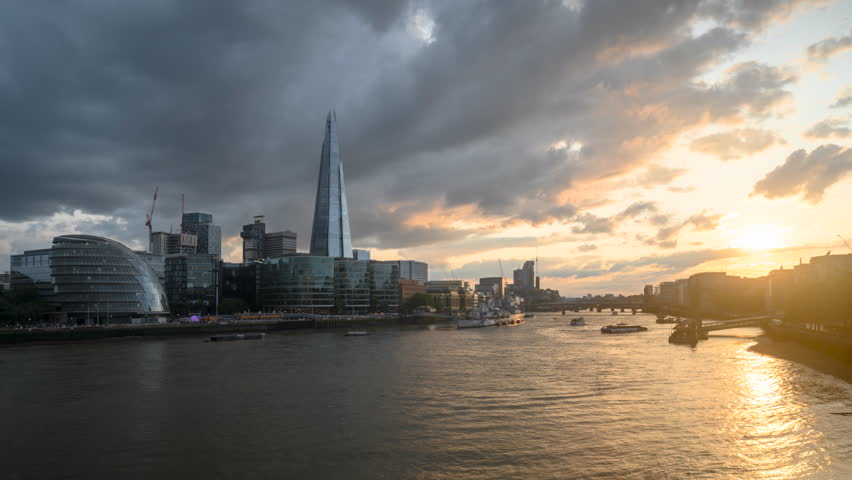 Stunning London Day to Night Time Lapse Video with Stunning Sunset and Skyline