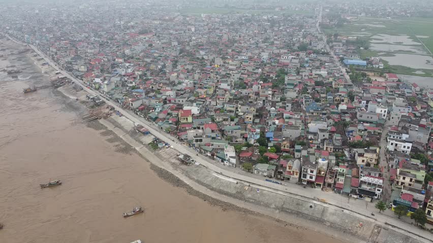 Images of villages in the central region of Vietnam viewed from above.

