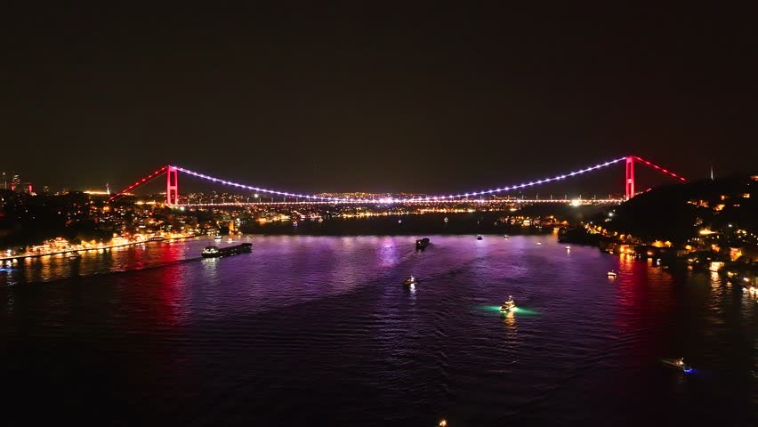 İstanbul 15 Temmuz Şehitler Köprüsü (Boğaz) bridge night yacht
