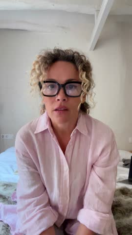 Surprised mature woman at home – Front view portrait with expressive face, emotional reaction, astonishment, middle age, lifestyle and psychology concept