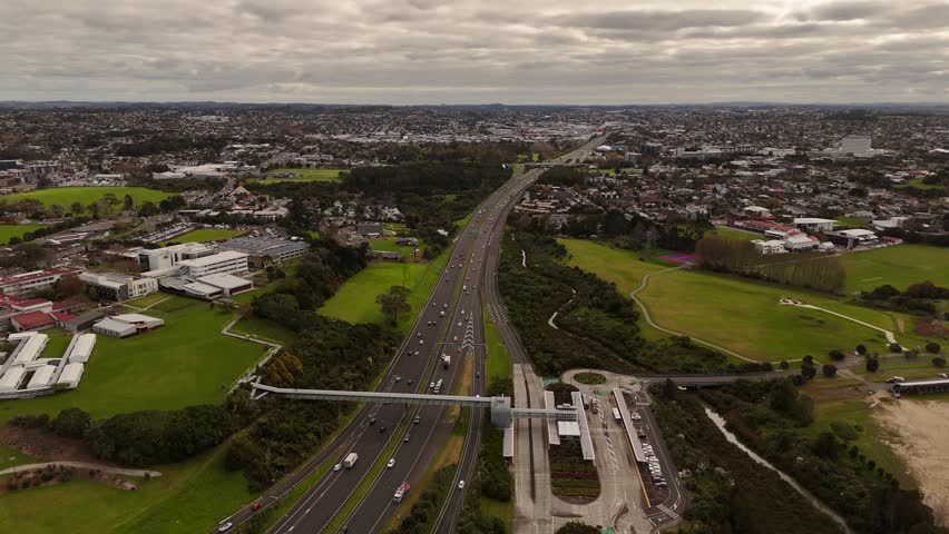 The busy traffic on the highway in the Takapuna area of Auckland city.