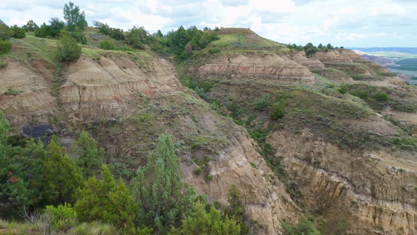 A sweeping panoramic view from the River Bend Overlook Trail in Theodore Roosevelt National Park captures the majestic Missouri vista
