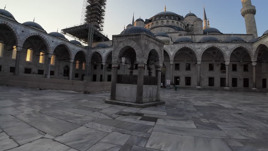 Sultanahmet Camii Avlusundaki Çeşme - Fountain in the courtyard of the Blue Mosque.