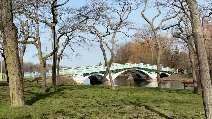 Toronto Islands, a place of tranquility where you can enjoy nature and relax.
