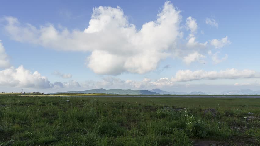 Clouds and sky on the vast grassland