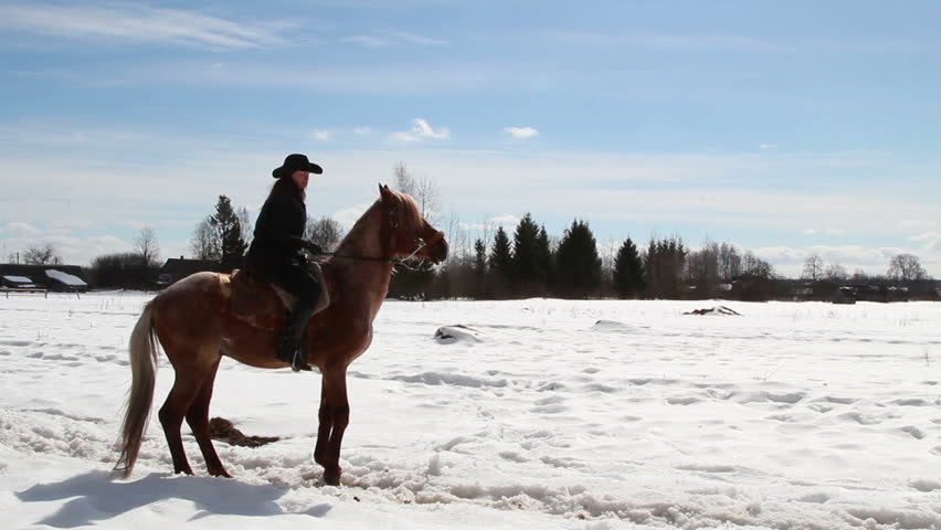 Girl cowboy on a horse - a step backwards