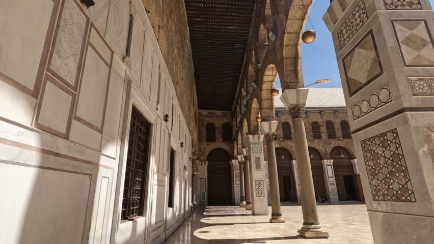 The Umayyad Mosque (Great Mosque) in Damascus is an important religious and historical landmark.
It is one of the oldest and largest mosques in the world