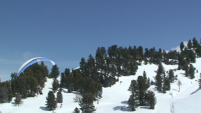 Paraglider comes into land