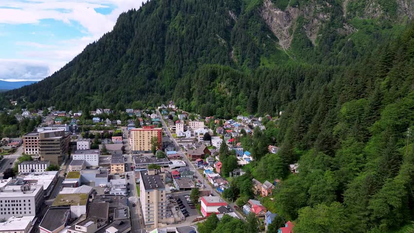 juneau alaska,alaska,capital of alaska,gold rush,inside passage,inside passageway,cruise ships,cruising,capital,port,ship,cruise port,sitka alaska,hoonah,icy strait point