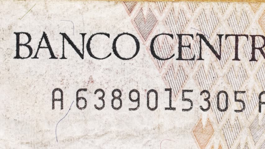 Macro pan across Banco Central do Brasil text on a Brazilian banknote