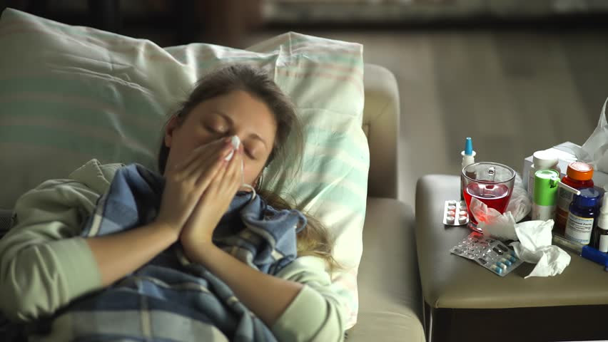 Home Treatment For Respiratory Illness And Seasonal Allergies. Experiencing Headache, Sore Throat, And Congestion Seeking Reliefю Common Cold Or Flu Symptoms. Healthcare And Wellness During Illness