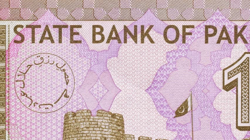 Close-up pan reveals “State Bank of Pakistan” text and the large 10 with security guilloche