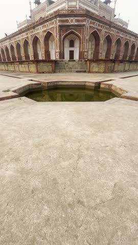 Humayun’s Tomb in Delhi, India, a 16th-century Mughal mausoleum built in red sandstone with domed architecture, Charbagh gardens, and UNESCO heritage.