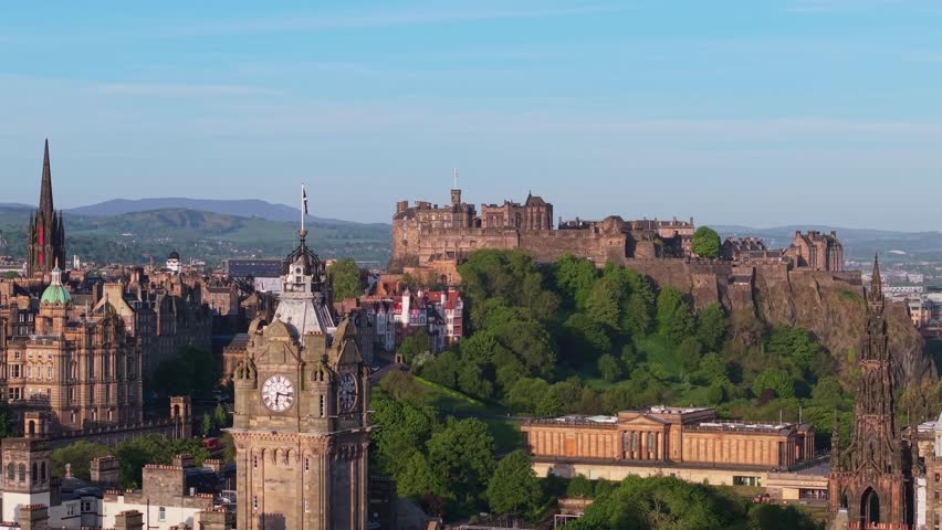 Drone captures Edinburgh Castle and smoothly reveals the National Gallery of Scotland nestled among the historic cityscape