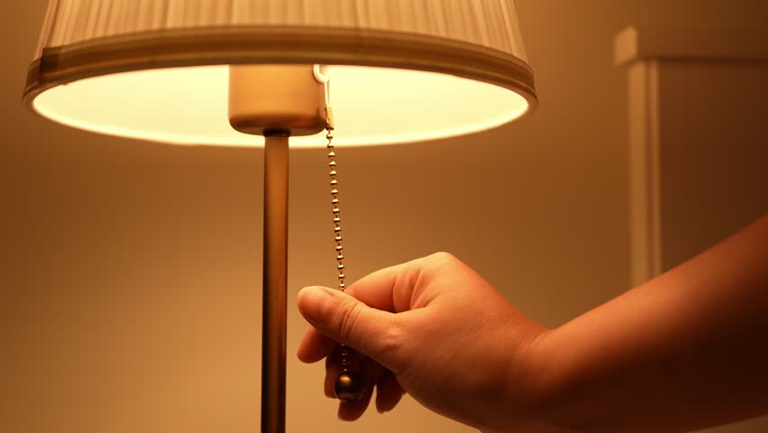 Turning off the soft yellow light in the bedroom marks the start of sleep, supports a healthy circadian rhythm, saves power, creates a peaceful mood, and reduces blue light exposure at night.
