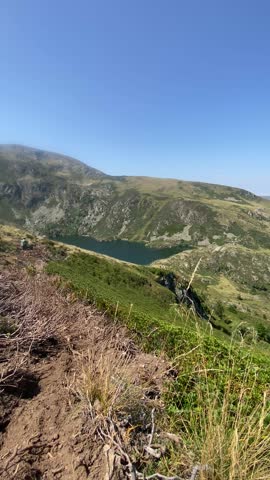 Right traveling shot. The shot begins with the Artax pond and ends with the valley. We can hear the cowbells. Summer 2025
