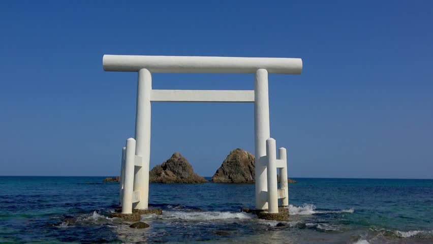 The torii gate and sound of waves at Futamigaura (Itoshima City, Fukuoka Prefecture)