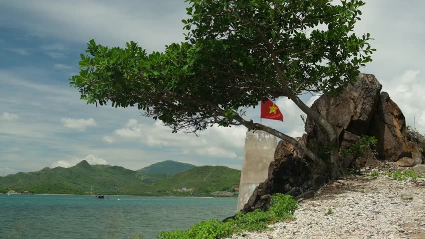 A border post indicating that Truong Sa Island belongs to Vietnam.