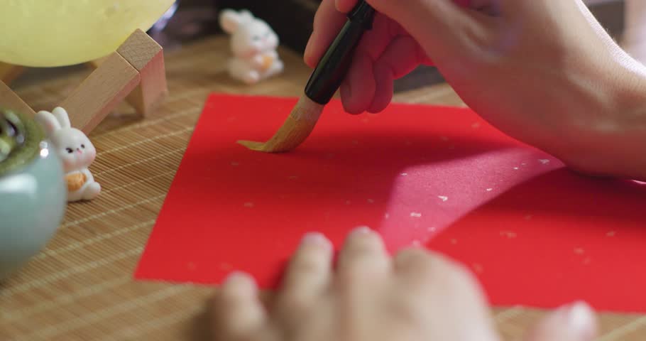 write the Chinese character "中秋" during the Mid-Autumn Festival.Chinese texs is "中秋" 