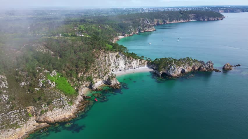 Plage de l'Ile Vierge, a stunning beach on the Crozon Peninsula