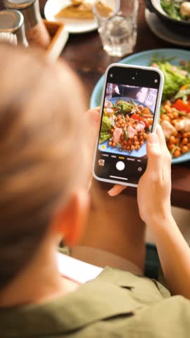 Capturing the Perfect Vegan Buddha Bowl: Food Photography at a Cozy Cafe