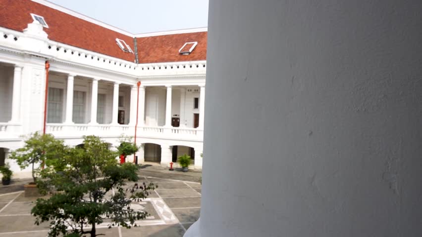Slow Motion Pan of a White Dutch Colonial Building with White Columns and Classical Architecture in an Elegant Building. Aesthetics of Historic Architecture