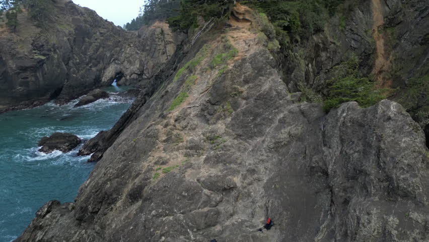 Drone footage of Oregon’s natural sea arches along the rugged Pacific Coast. Stunning rock formations, crashing waves, and dramatic seascapes showcase the wild beauty of the Oregon coastline