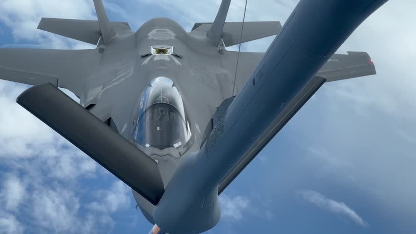 Refuels F-35 Lightning IIs aircraft over the Pacific Ocean.
