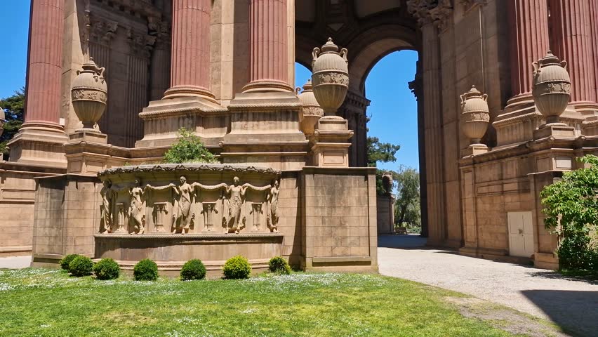 Palace pf Fine Arts. San Francisco USA, Central Rotunda of Iconic Landmark