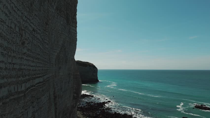 Aerial view of the dramatic chalk cliffs and turquoise sea at Étretat, Normandy, France.