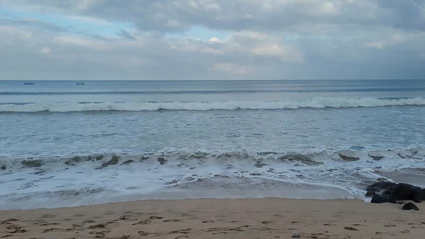 beach atmosphere with crashing waves