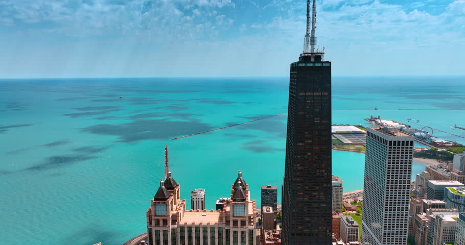 Rising over the shore of Lake Michigan near John Hancock Center. View on the stunning turquoise waterscape at the coast of Chicago, Illinois, USA.