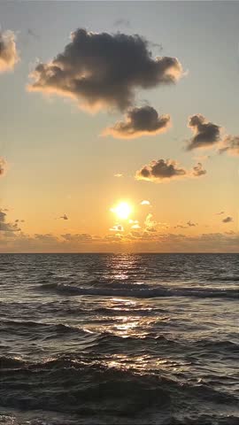 Scenic Evening Sun Over the Horizon