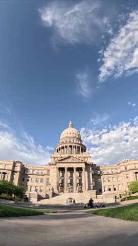 vertical timelapse of the idaho state capital building