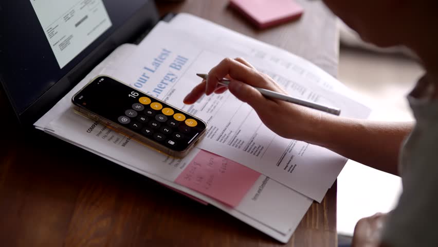 Personal Expenses. Incomes Calculations Managing Finance. Calculating Bills, Taxes And Expenses. Counting Mortgage Rate. Family Financial Economy. Monthly Household Budget. Planning Budget Papers Pay