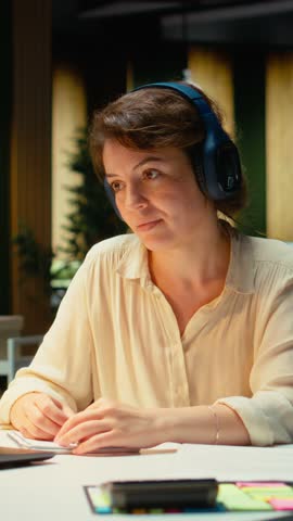 Vertical Video Business consultant summarizing important ideas in a meeting call with investors, extracting essential bullet points from the discussion with business associates. Insight in a briefing