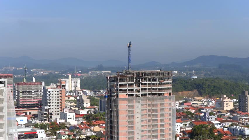 Editorial drone view of a high-rise building under construction in Balneário Piçarras, Santa Catarina, Brazil.