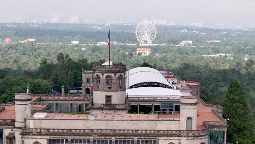 Frontal shot of castillo de Chapultepec in mexico city