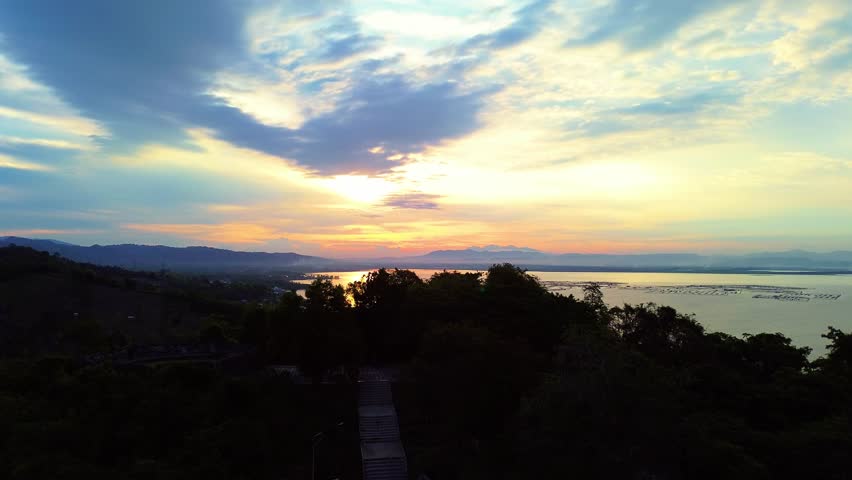 Scenic Lake at Sunset with Mountain View