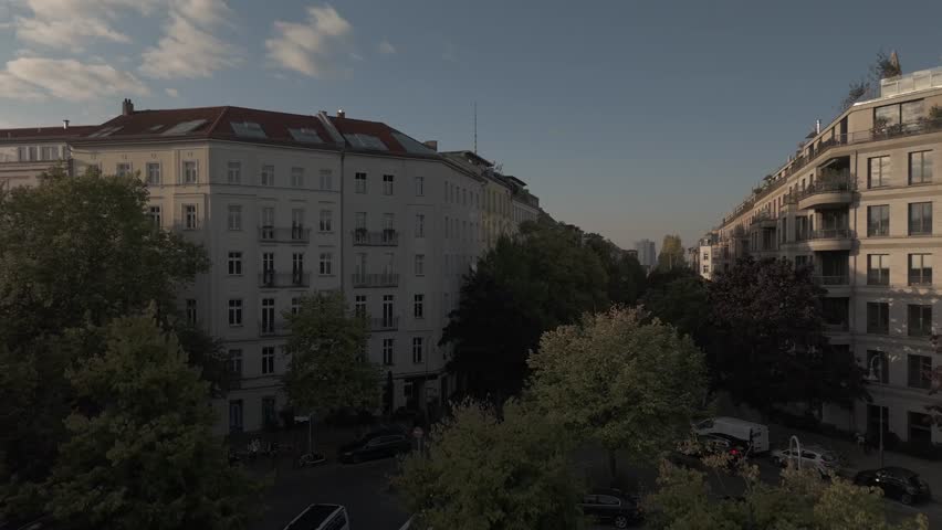 Berlin Drone Flight over Prenzlauer Berg, Elevator motion