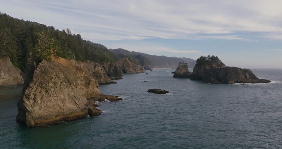Scenic Oregon coastline with cliffs and ocean at Samuel H Boardman Corridor