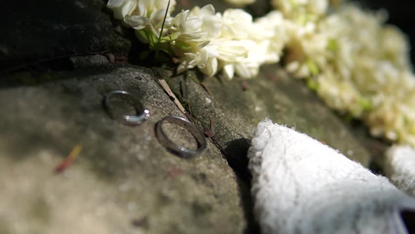 The camera recorded the moment the ring became a symbol of the eternal love of the bride and groom.