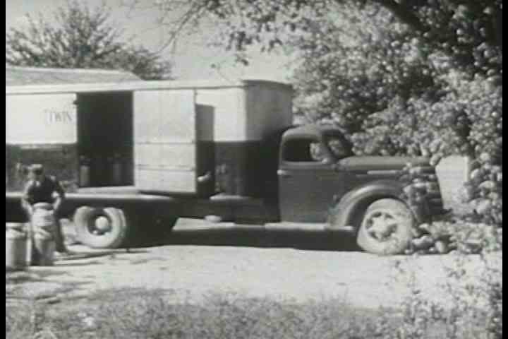 1940s - A training film for recruiting taxi cab drivers in 1946.