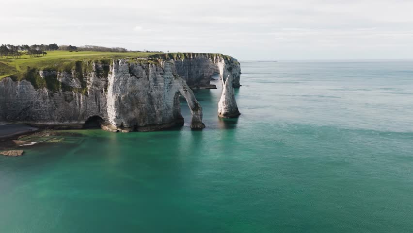 Aerial journey over Étretat’s white chalk cliffs and sea arches. Normandy’s most iconic natural wonder in cinematic 4K drone video.