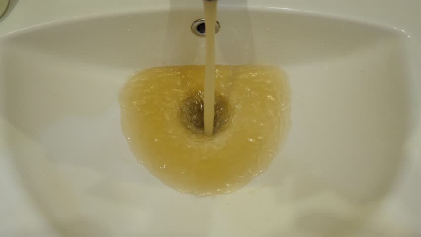 Dirty water flows from the tap and into the sink, which is a problem because it contaminates drinking water in the apartment. Contamination of tap water is a concern.