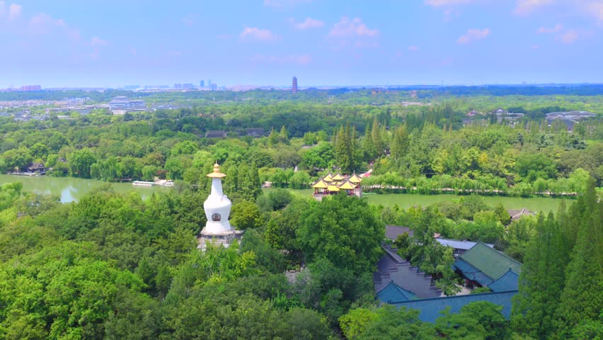 Beautiful Chinese Landscape Garden - Slender West Lake, Yangzhou, Jiangsu, China，garden
