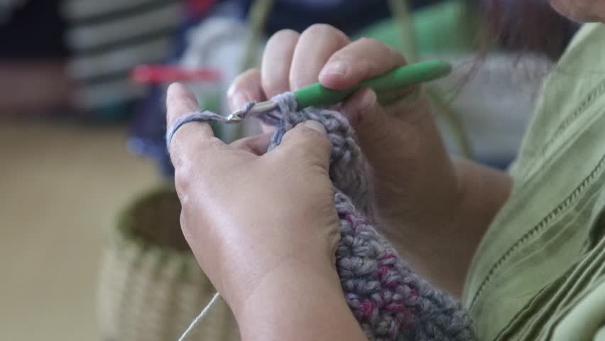 Image of a woman knitting