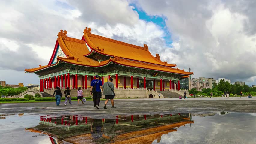 The National Theater Concert Hall is located in the National Chiang Kai-shek Memorial Hall in Taipei City. It is a national-level art performance venue.